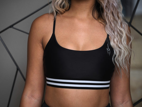 Top SHADE - Fit Mermaid - De couleur noire et composée de bande blanche et noire sur l'élastique et griffée du logo sur la poitrine