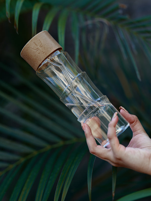 Gourde Wave Bottle de la marque Fit Mermaid en plastique végétal transparent 100% éco-responsable